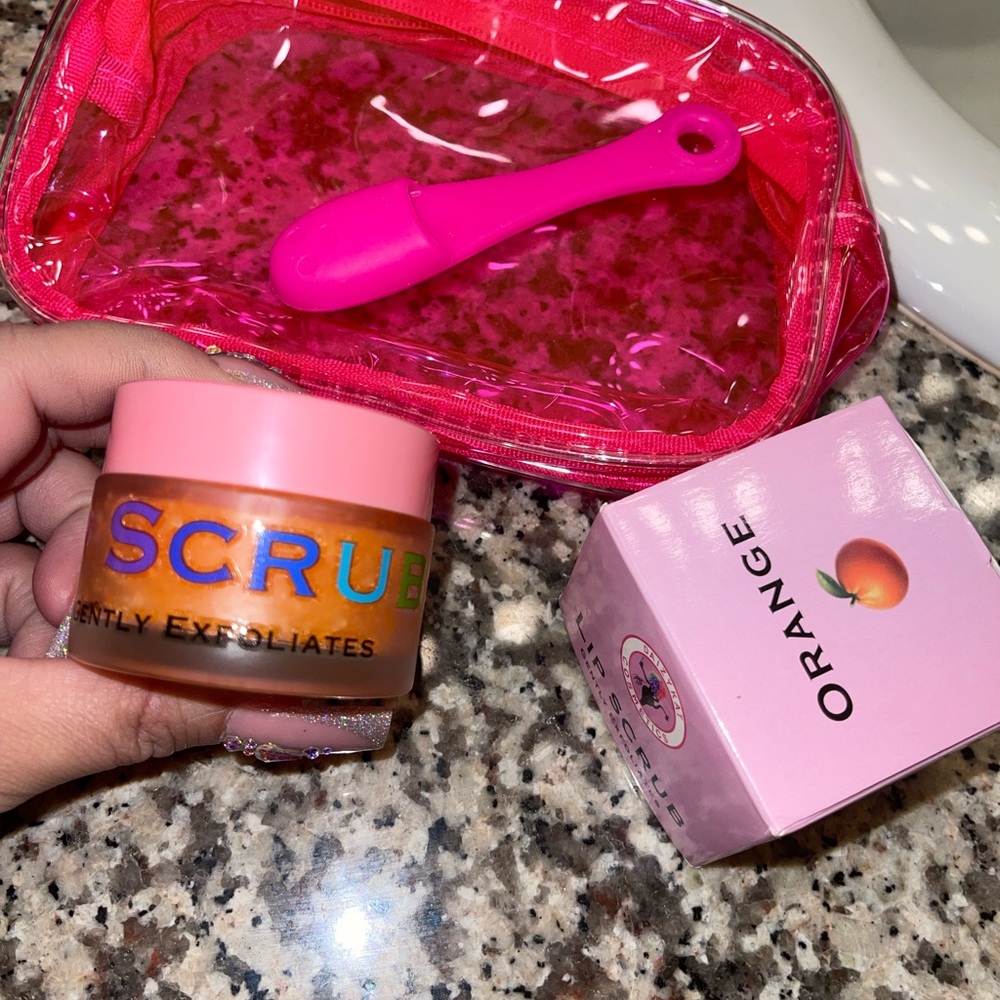 Lip scrub